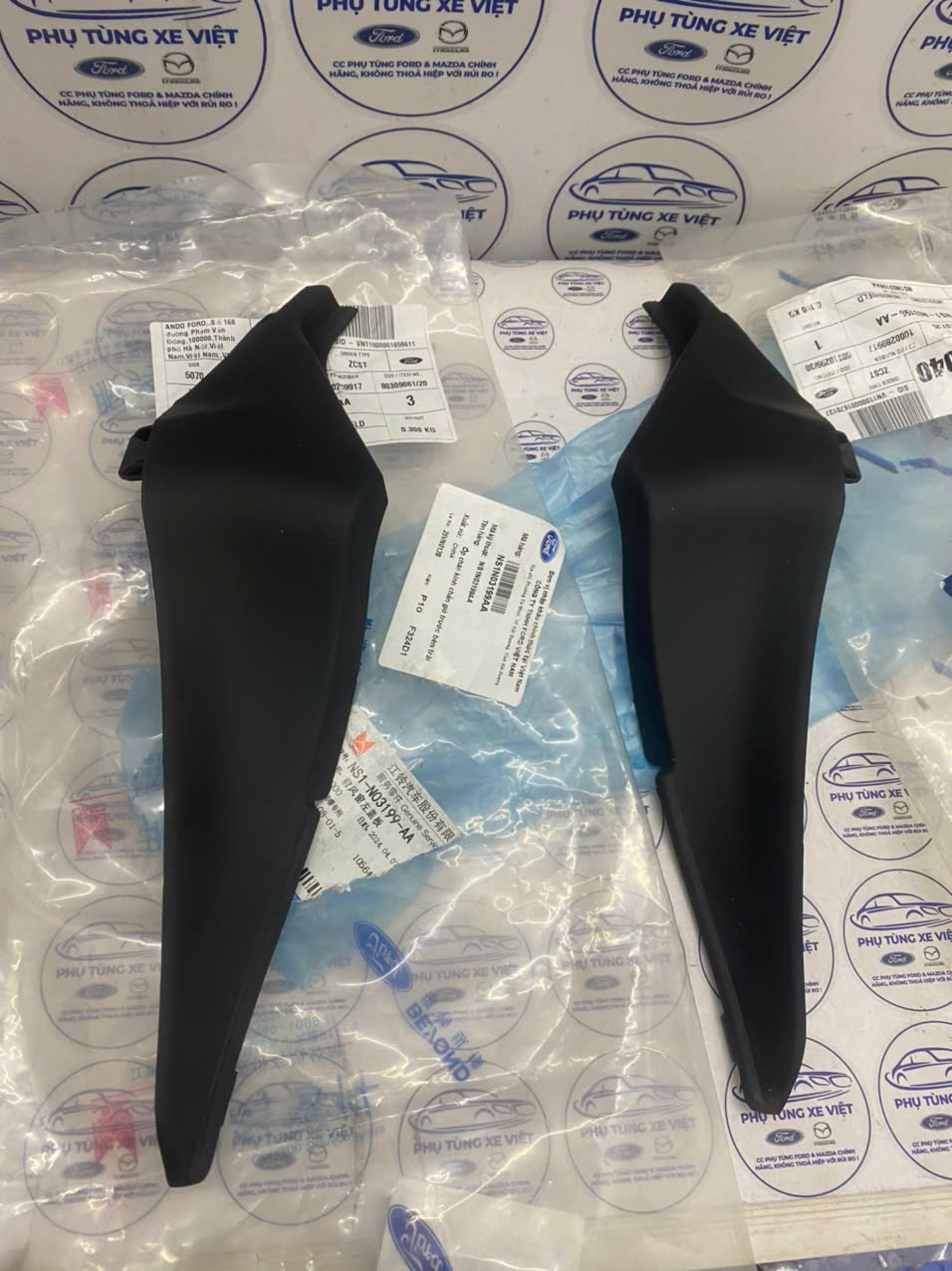 Ốp che bản lề ca bô Ford Territory NS1N03198AA NS1N03199AA