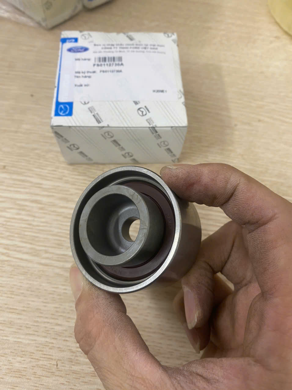 Bi tỳ curoa cam Ford Laser 1.8, bi tỳ đai cam Laser FS0112730A