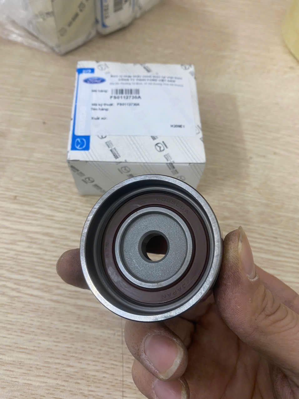 Bi tỳ curoa cam Ford Laser 1.8, bi tỳ đai cam Laser FS0112730A