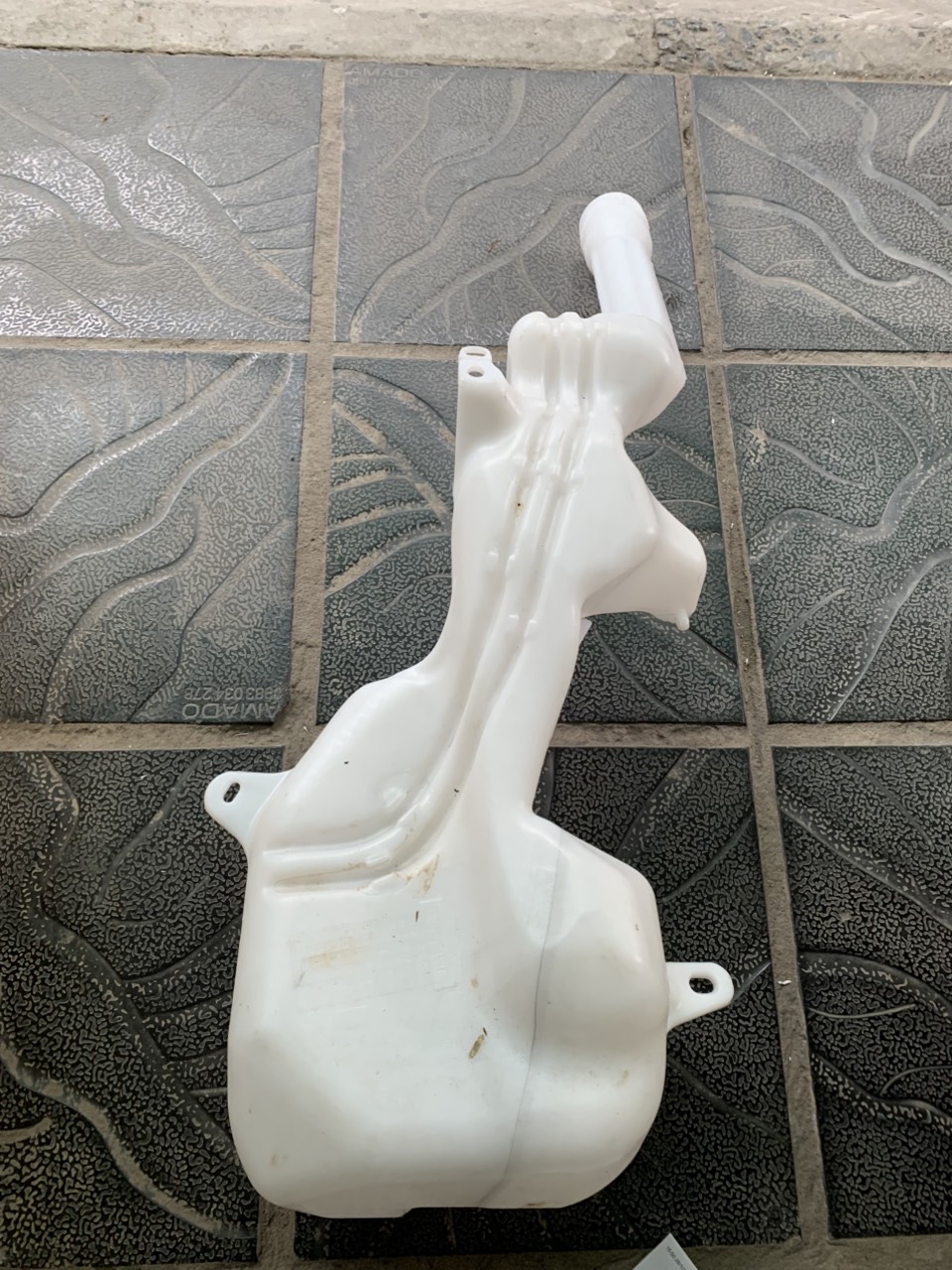 Bình nước rửa kính Ford EcoSport 2018 GN1Z17618H A B D