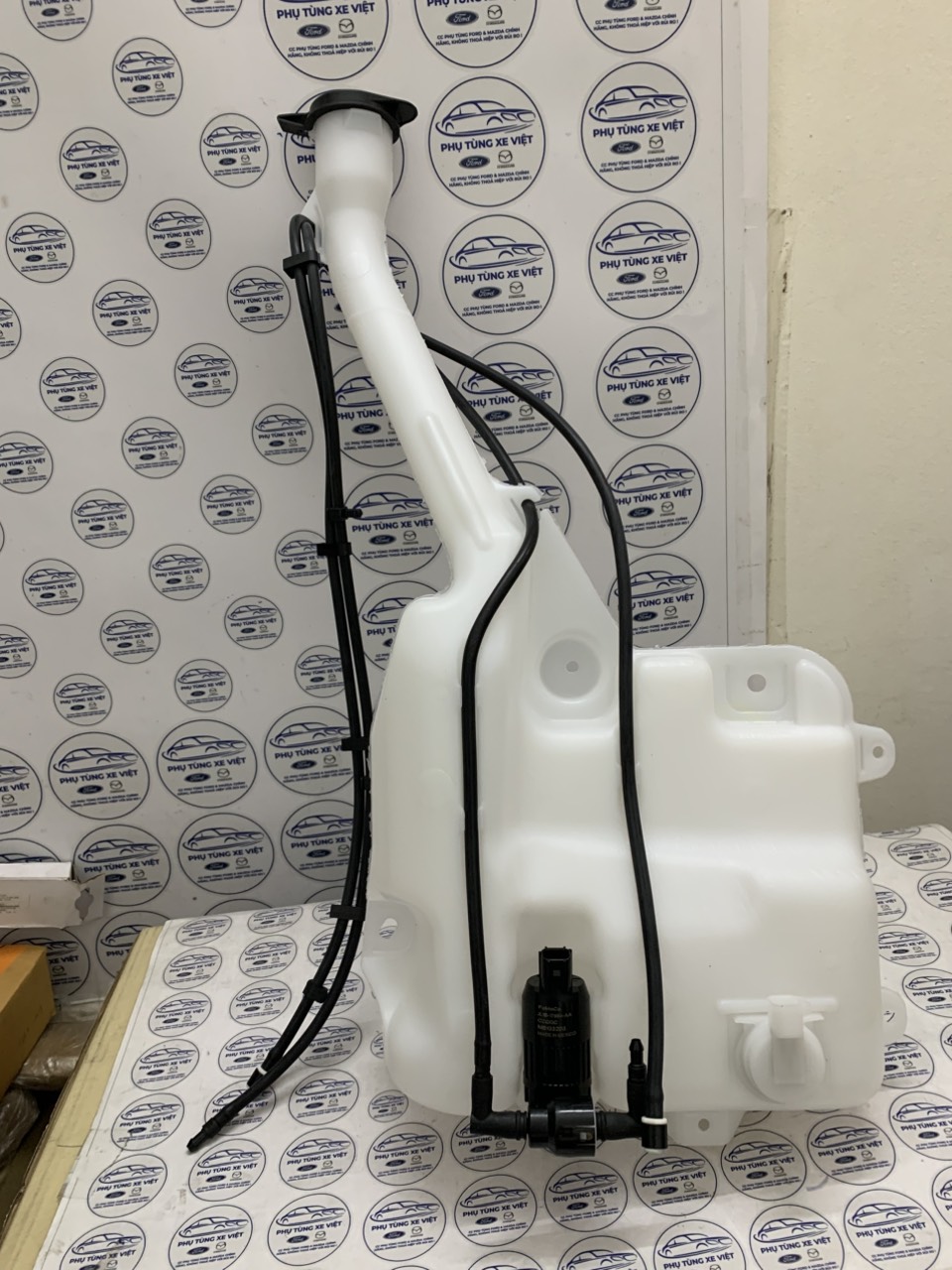 Bình nước rửa kính Ford Explorer 2016 17 18 19 FB53-17B613-AE
