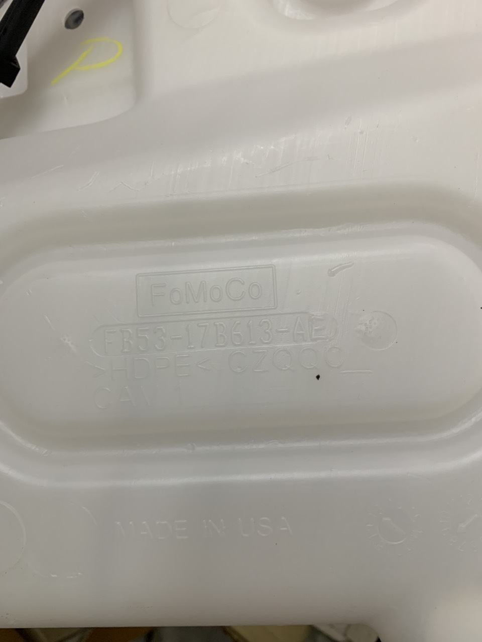 Bình nước rửa kính Ford Explorer 2016 17 18 19 FB53-17B613-AE