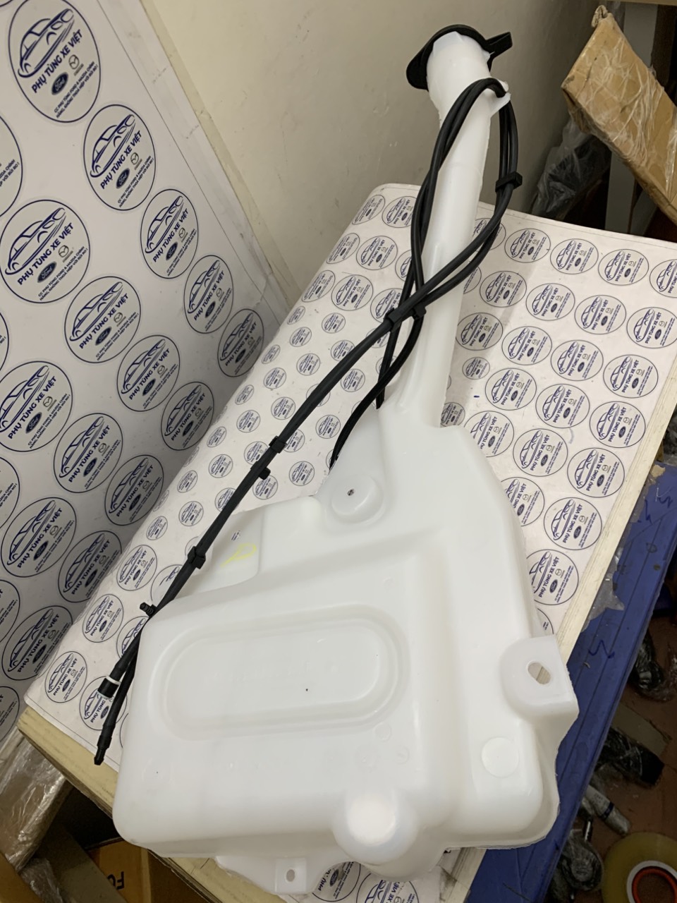 Bình nước rửa kính Ford Explorer 2016 17 18 19 FB53-17B613-AE