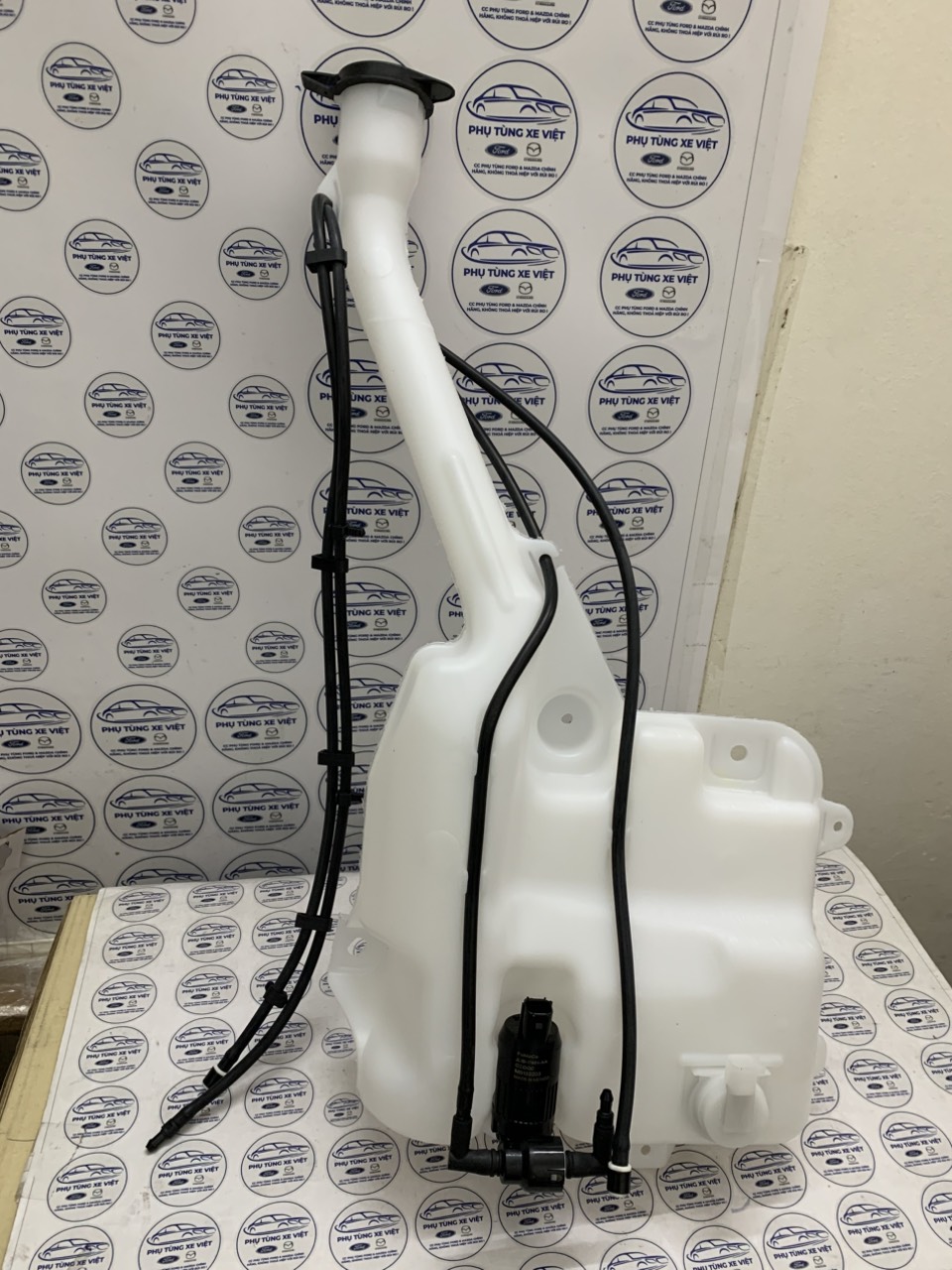 Bình nước rửa kính Ford Explorer 2016 17 18 19 FB53-17B613-AE
