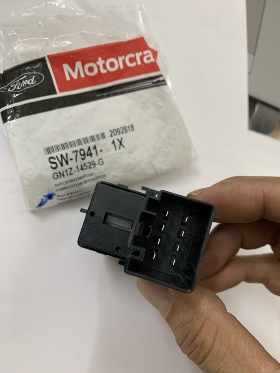 Công tắc lên kính Ford EcoSport GN1514529AA GN1Z14529B