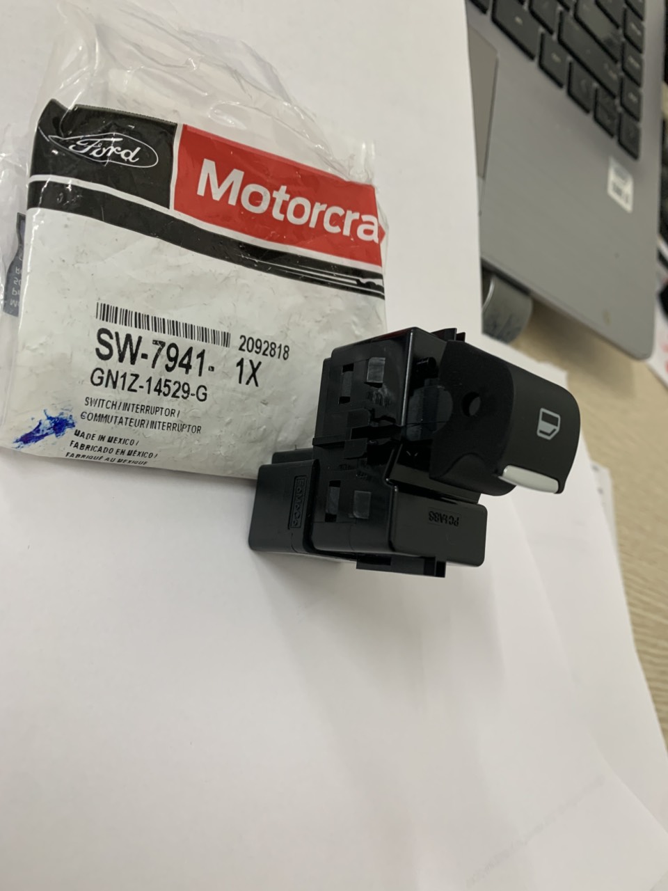 Công tắc lên kính Ford EcoSport GN1514529AA GN1Z14529B