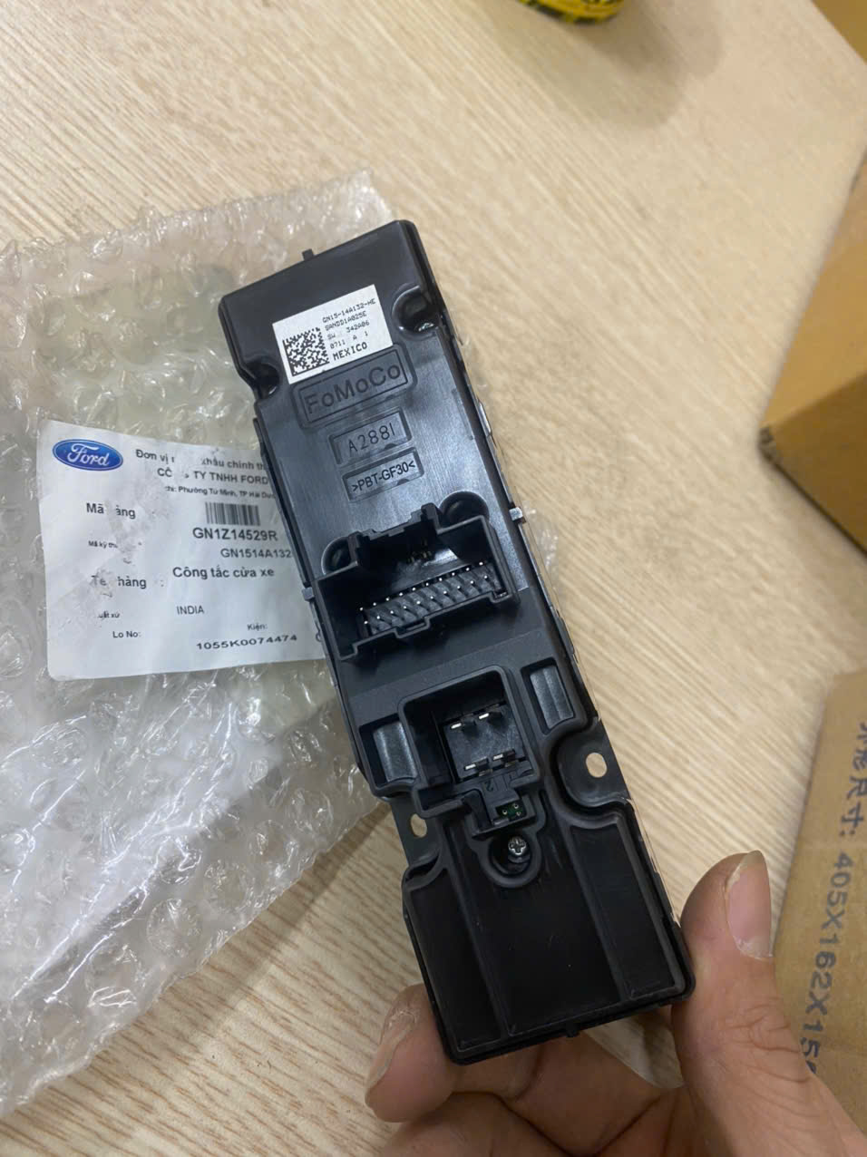 Công tắc lên kính tổng EcoSport 2018 19 20 21 22 GN1514A132H