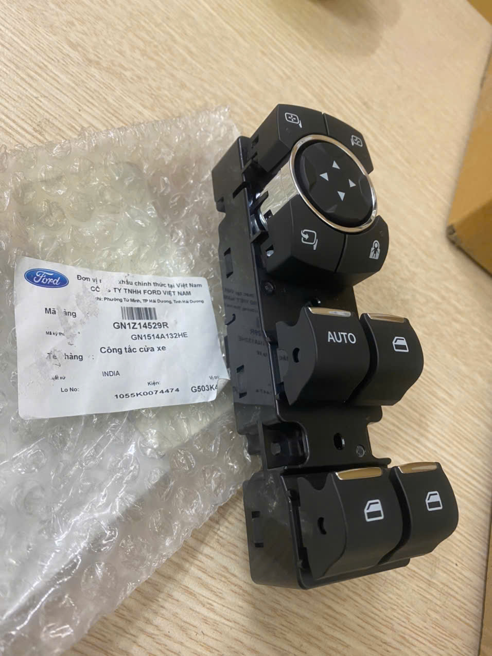 Công tắc lên kính tổng EcoSport 2018 19 20 21 22 GN1514A132H