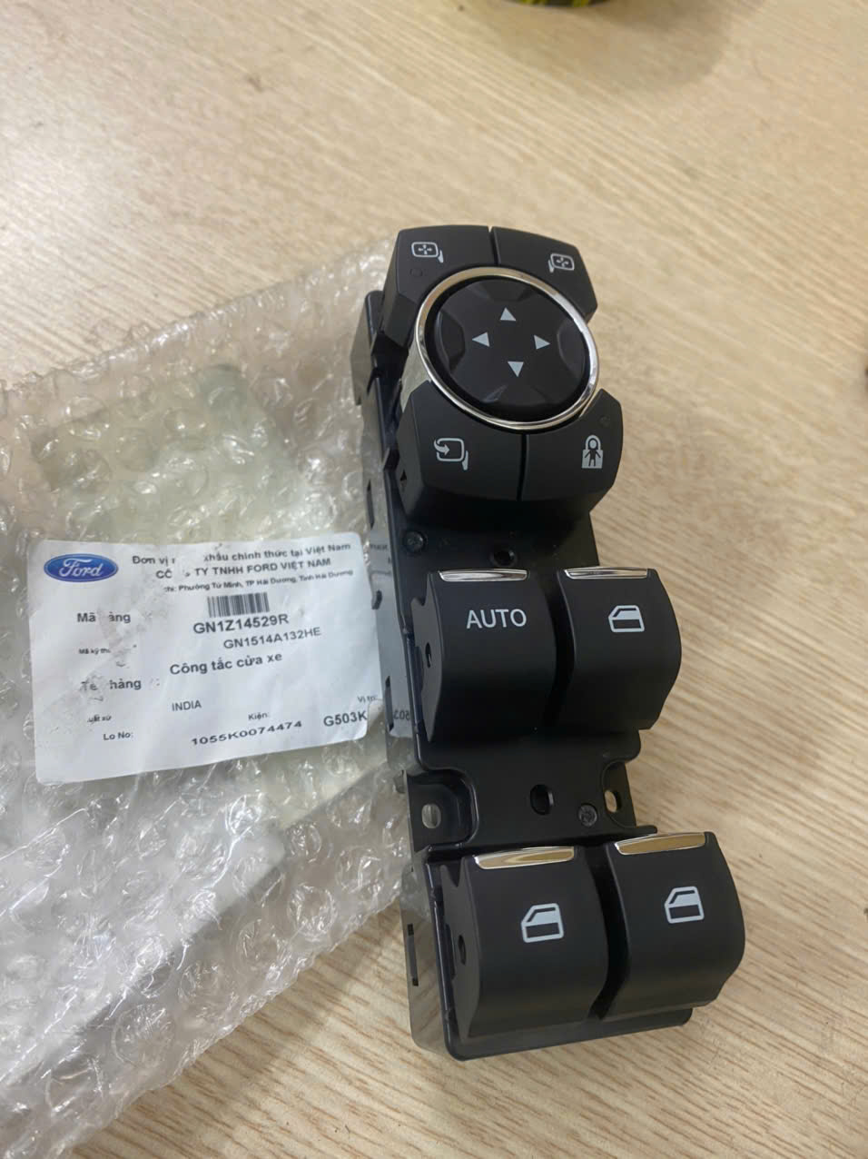 Công tắc lên kính tổng EcoSport 2018 19 20 21 22 GN1514A132H