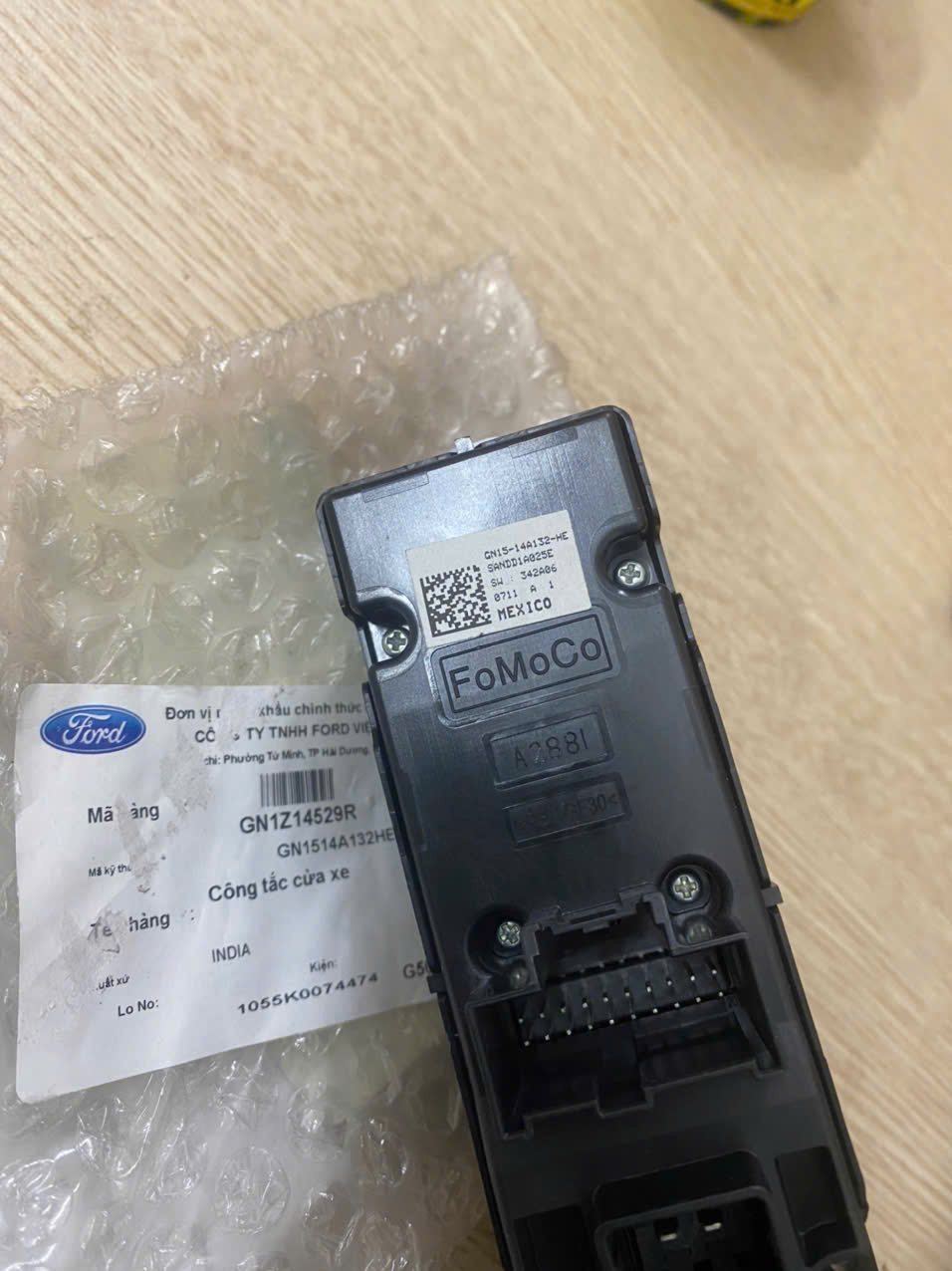 Công tắc lên kính tổng EcoSport 2018 19 20 21 22 GN1514A132H