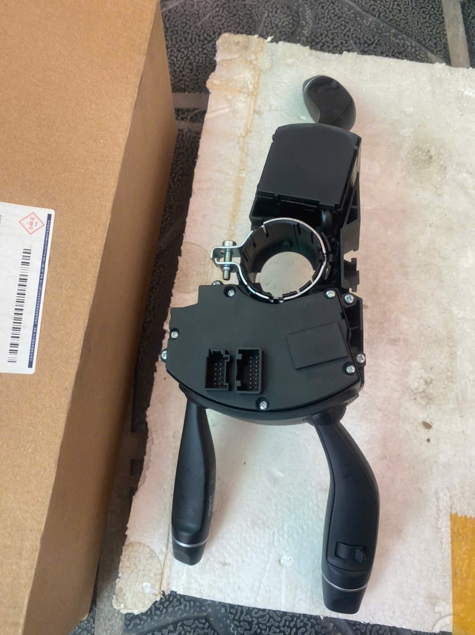 công tắc trên vô lăng Ford Territory JS113N064DC NS113N064BC