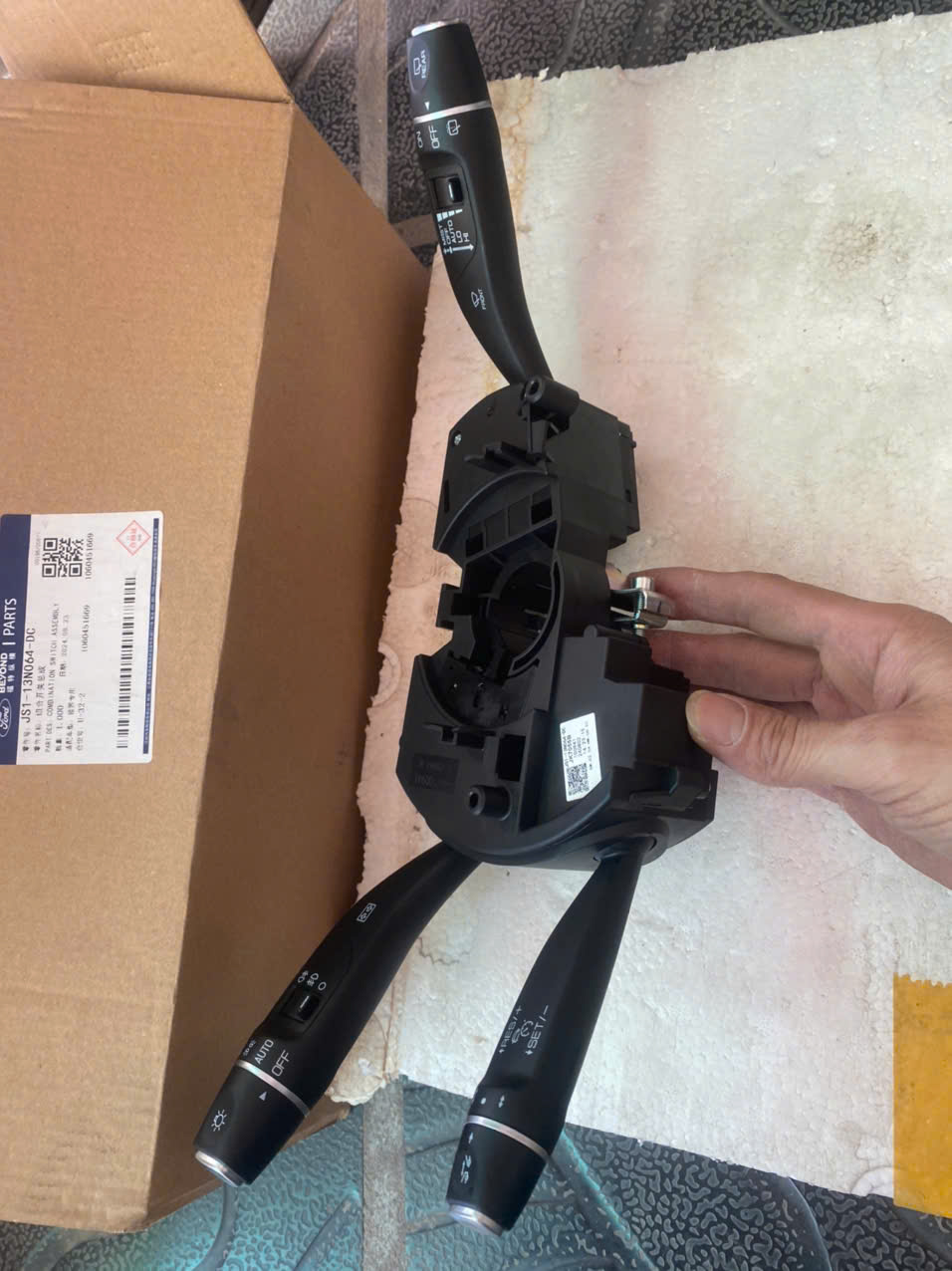 công tắc trên vô lăng Ford Territory JS113N064DC NS113N064BC