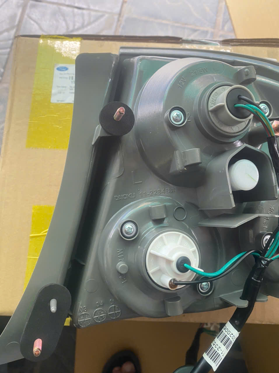 Đèn hậu Ford Laser 2002 2003 2004 2005 YB25DX51160MB