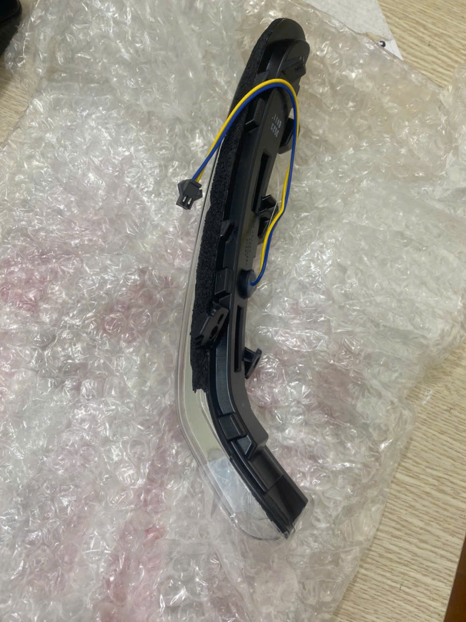 Đèn xi nhan trên gương Ford Territory EKS217682BBW04