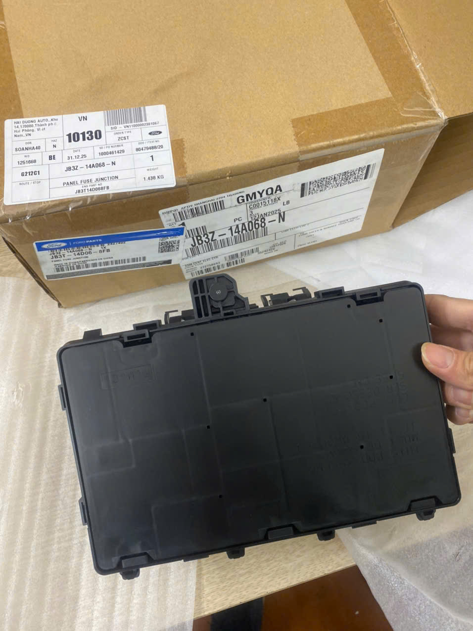 Hộp cầu chì khoang động cơ Ford Everest 2.0 LB3Z14A068E