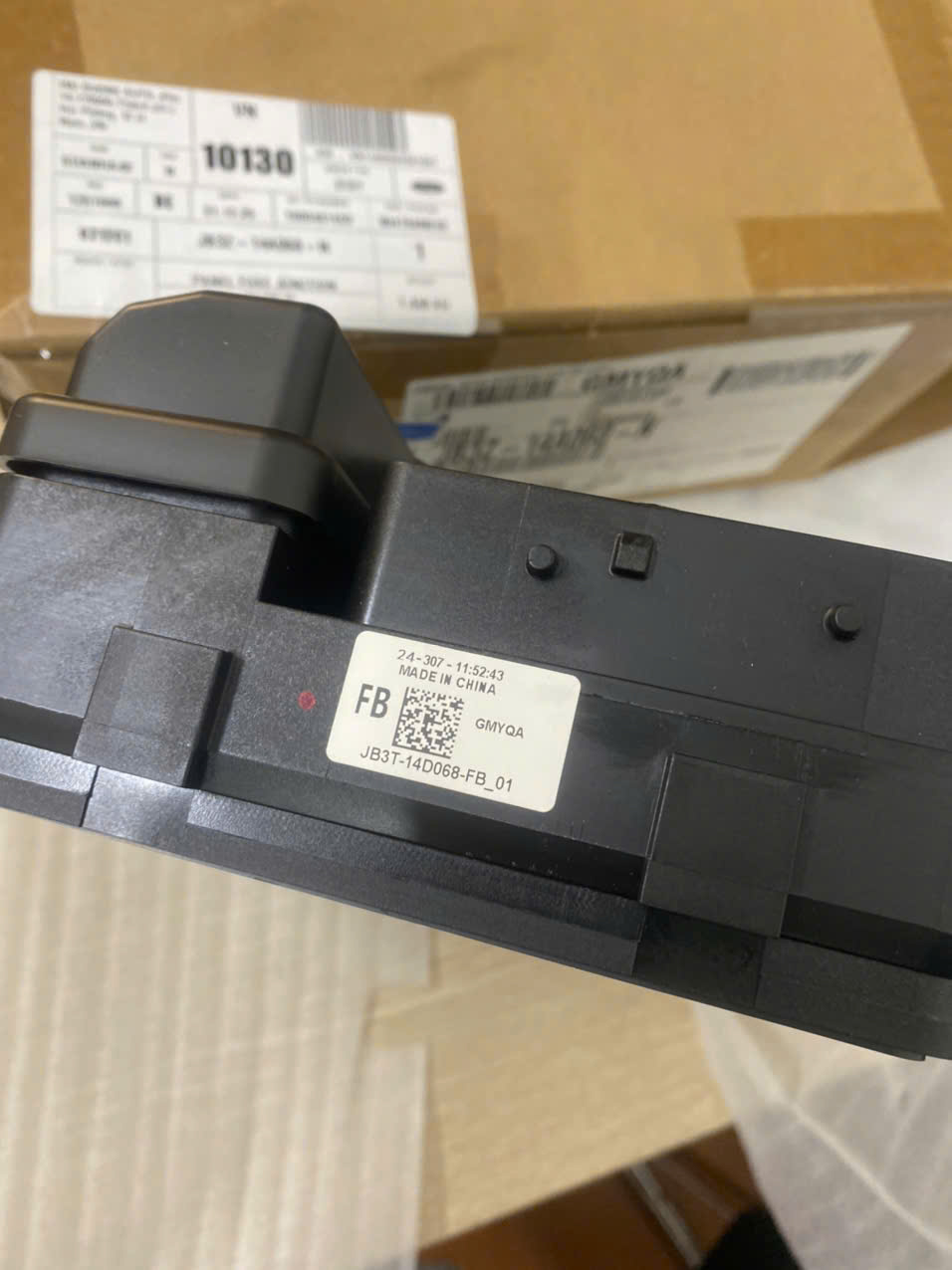 Hộp cầu chì khoang động cơ Ford Everest 2.0 LB3Z14A068E