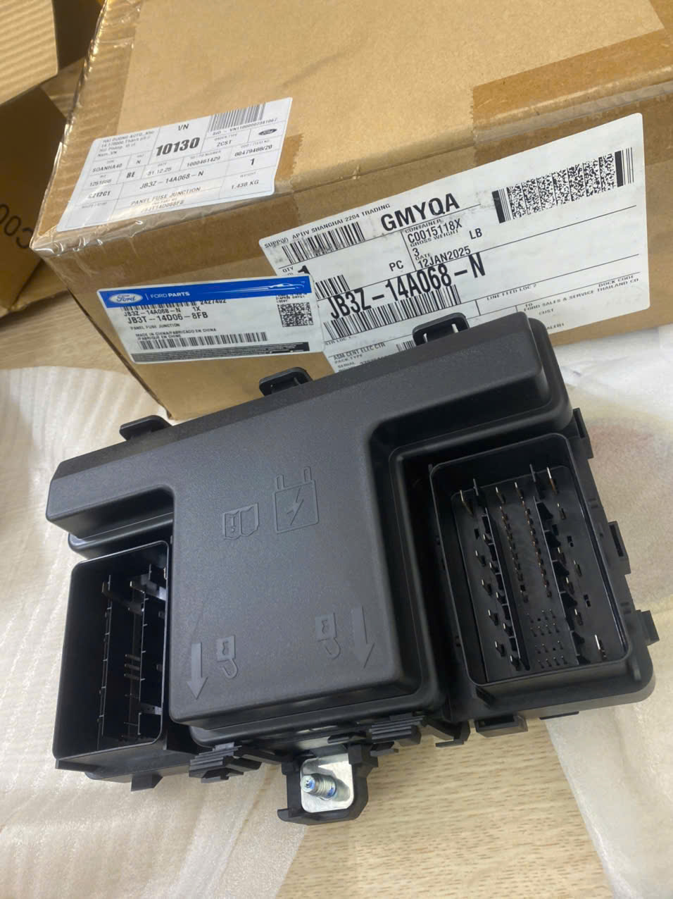 Hộp cầu chì khoang động cơ Ford Everest 2.0 LB3Z14A068E