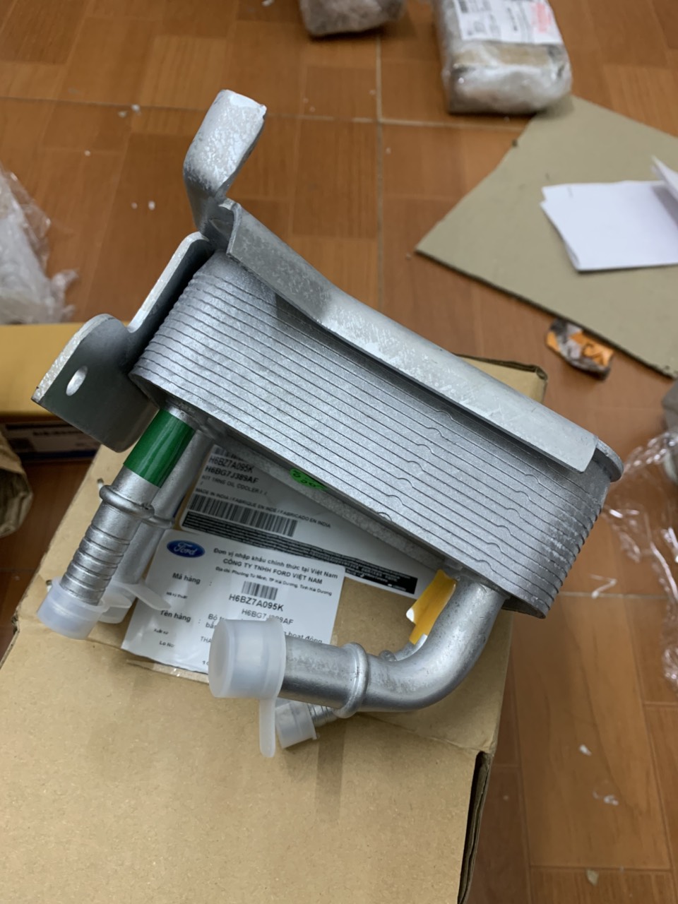 Két sinh hàn dầu máy Ford EcoSport 2018-2023 H6BG7J389AF