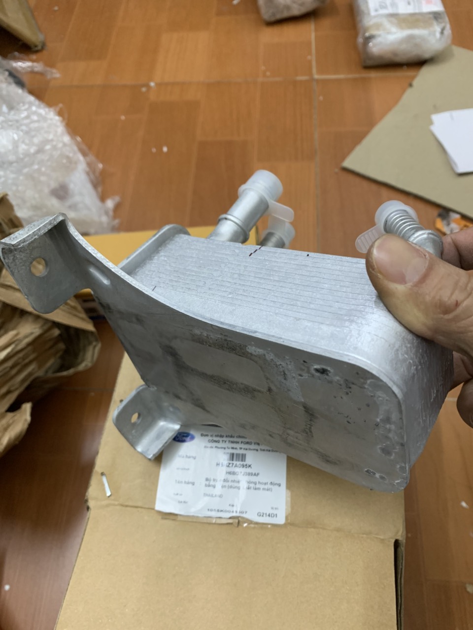 Két sinh hàn dầu máy Ford EcoSport 2018-2023 H6BG7J389AF