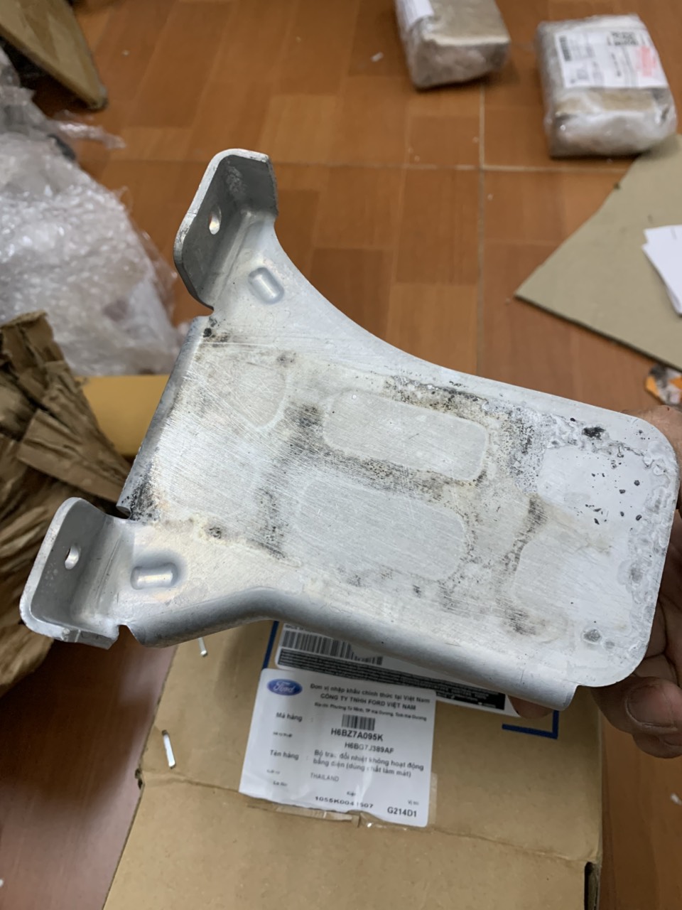 Két sinh hàn dầu máy Ford EcoSport 2018-2023 H6BG7J389AF