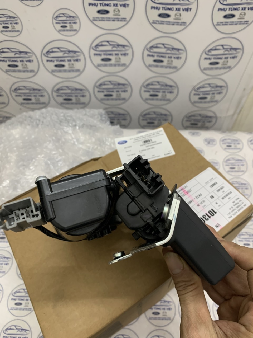 Khóa cửa hậu Ford Territory KS1V43150BB FK7A-N442A66-BD