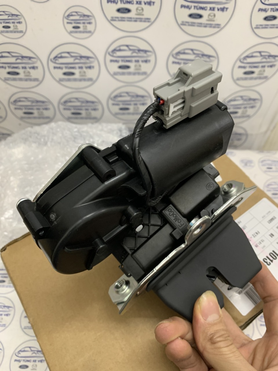 Khóa cửa hậu Ford Territory KS1V43150BB FK7A-N442A66-BD