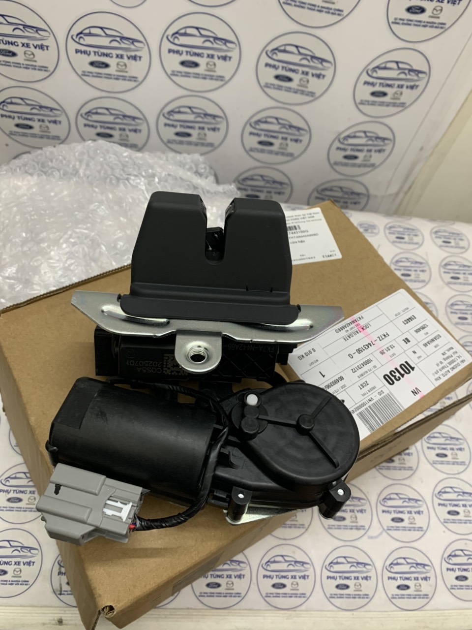 Khóa cửa hậu Ford Territory KS1V43150BB FK7A-N442A66-BD