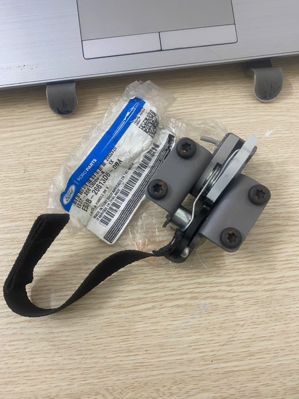 Khóa lưng ghế Ford Ranger 2013 4 5 6 7 8 9 20 EB3Z26613D60B