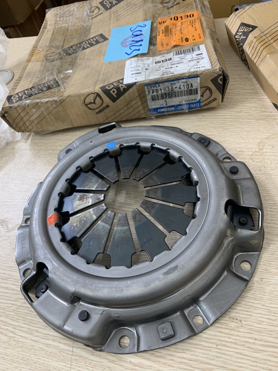 Lá côn, bàn ép Ford Laser 1.8 B63316460B FP0116410A FP01165