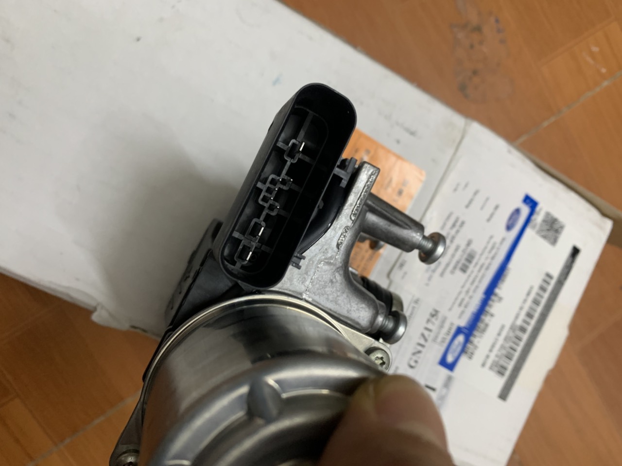 Mô tơ gạt mưa Ford EcoSport 2018 GN1517504AE GN1517504AG