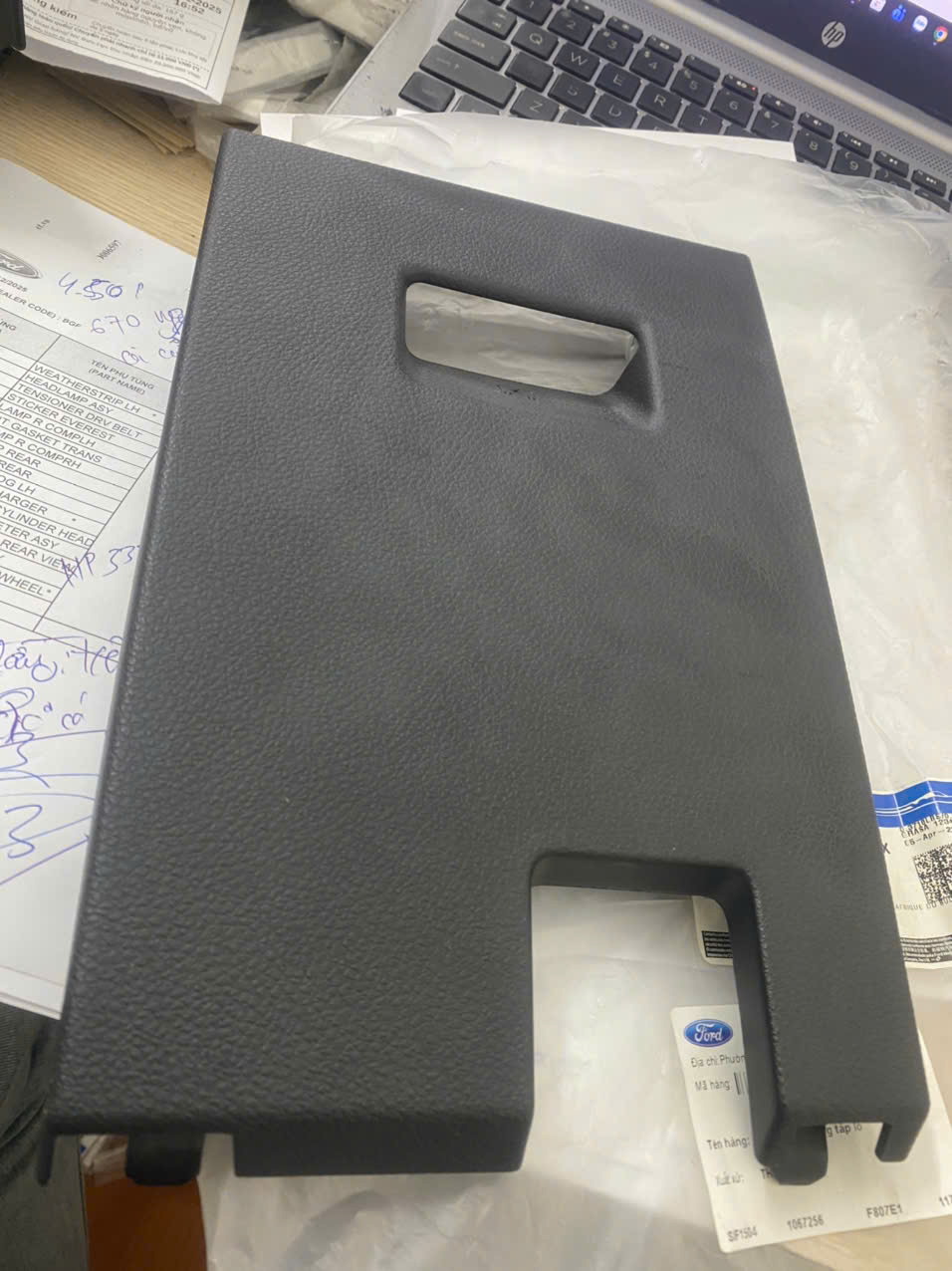 Nắp cốp đồ bên lái Ford Ranger, Everest 16-21 EB3Z41044F58BE