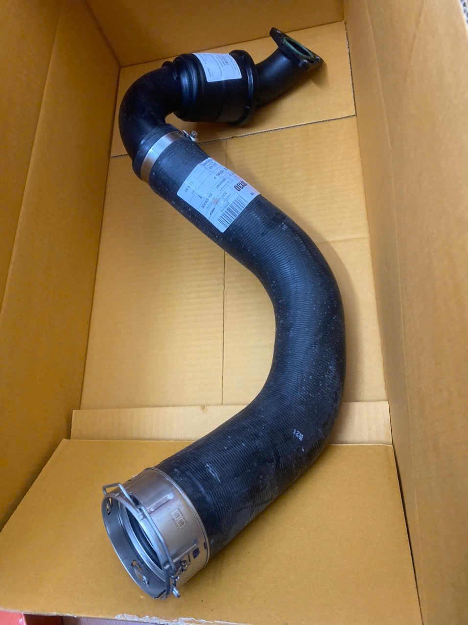 Ống gió tu bô Ford Everest 2023 24 25 26 MB3G-6C646-KB