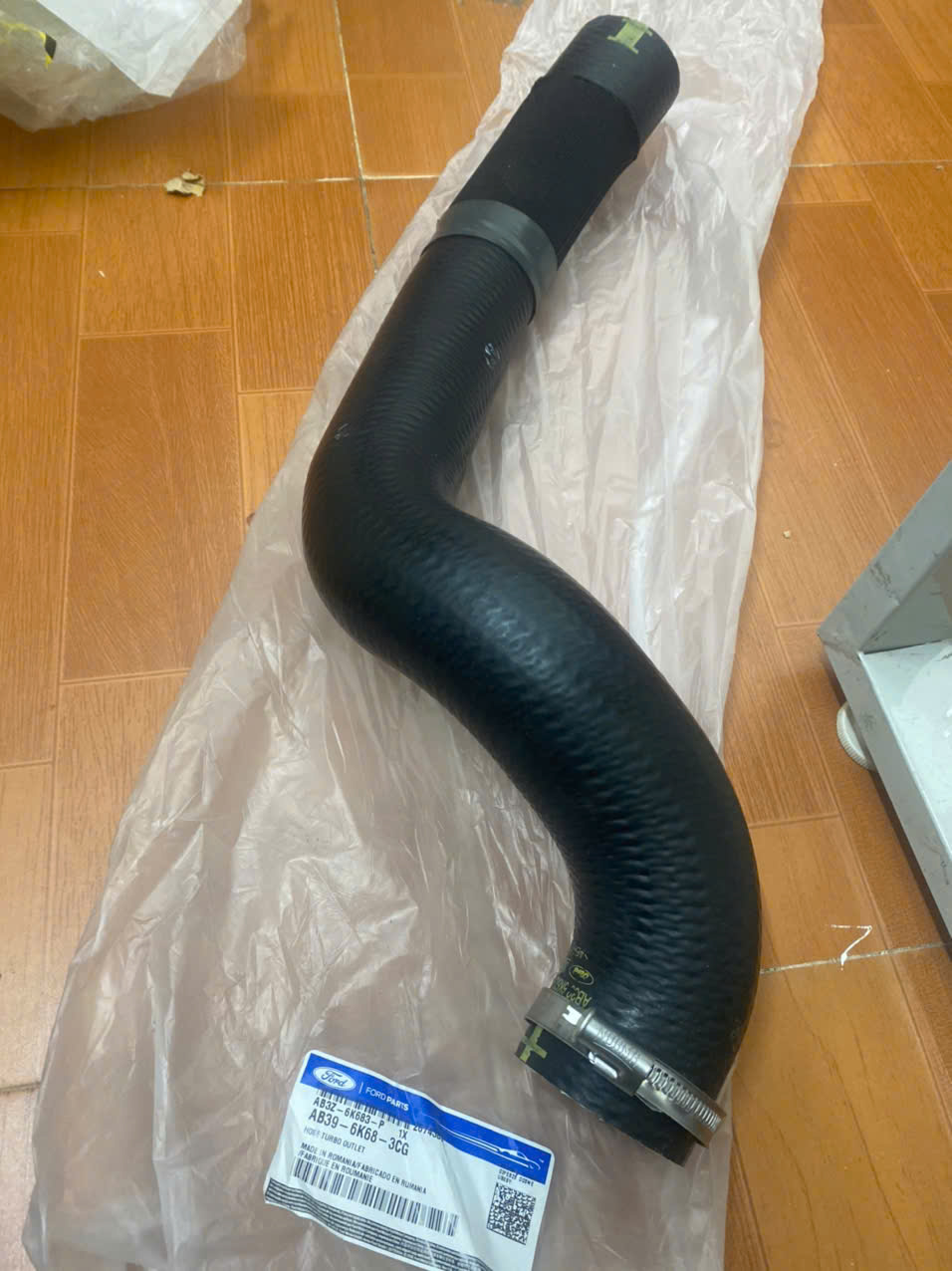 Ống gió tu bô Ford Ranger 2.2 AB3Z6K683P AB396K683AF
