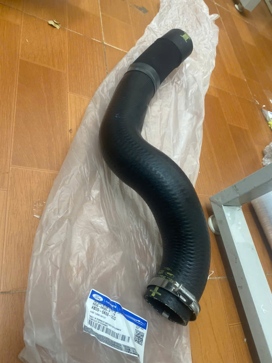 Ống gió tu bô Ford Ranger 2.2 AB3Z6K683P AB396K683AF