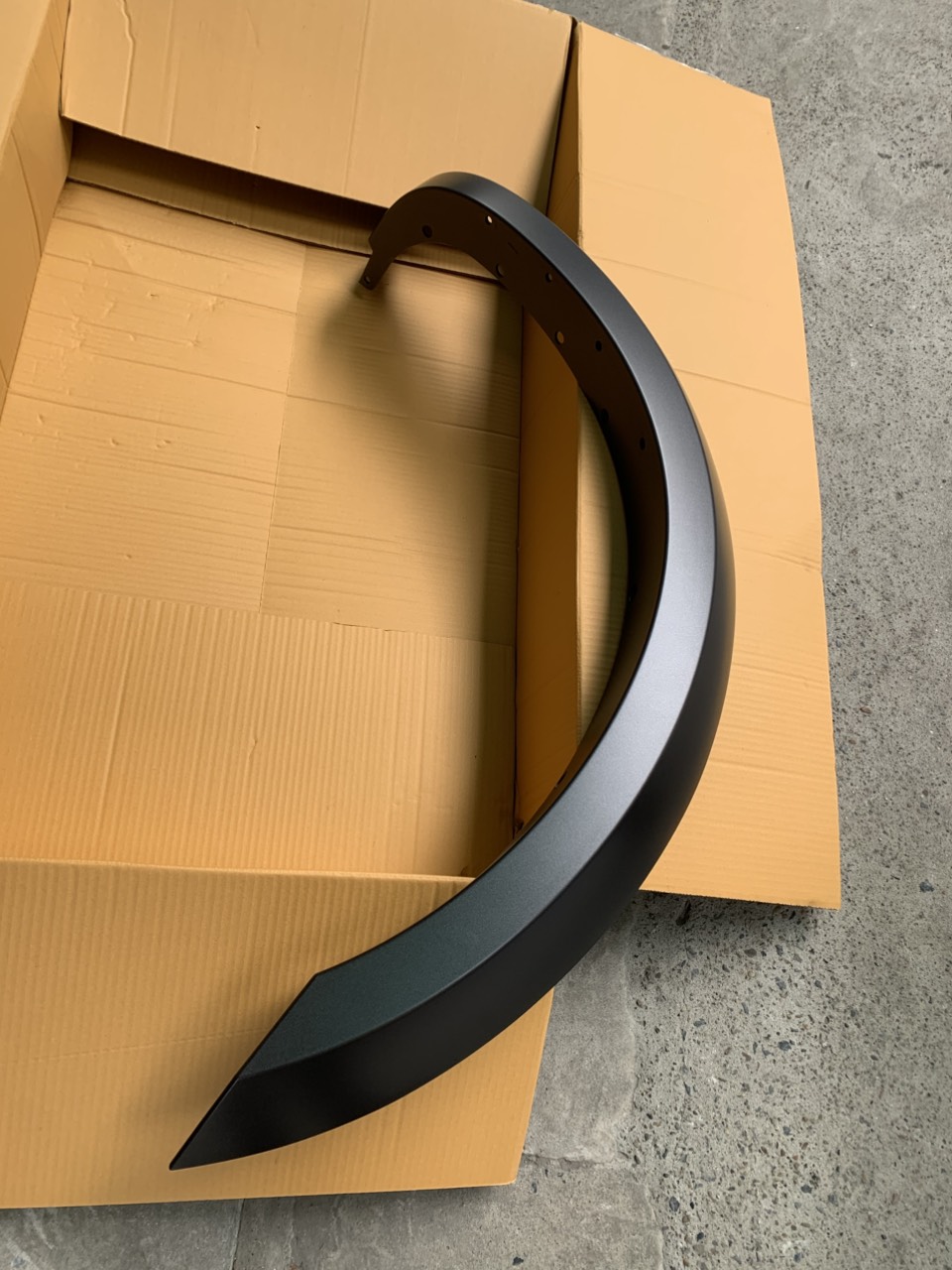 Ốp phồng tai xe Raptor, vè tai xe Ford Raptor JB3Z16038AD 39AD