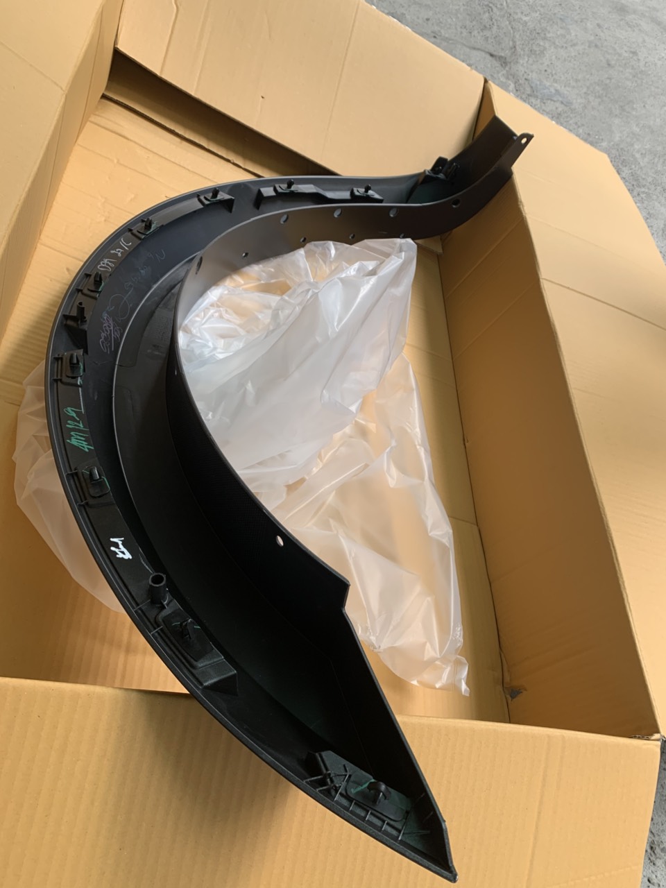 Ốp phồng tai xe Raptor, vè tai xe Ford Raptor JB3Z16038AD 39AD