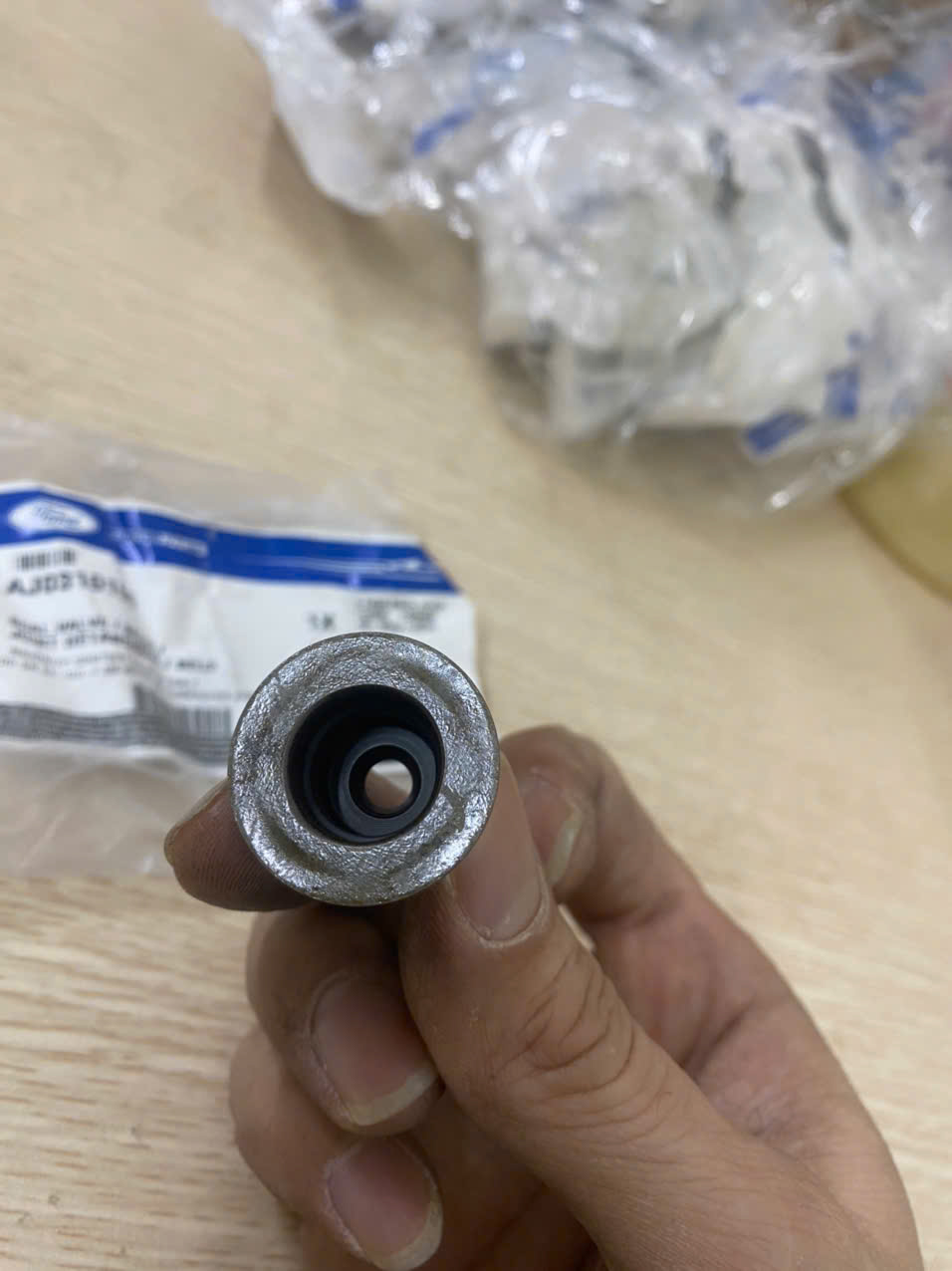 Phớt ghít Ford Mondeo 2.5, phớt ghít Escape 3.0 AJ0310155