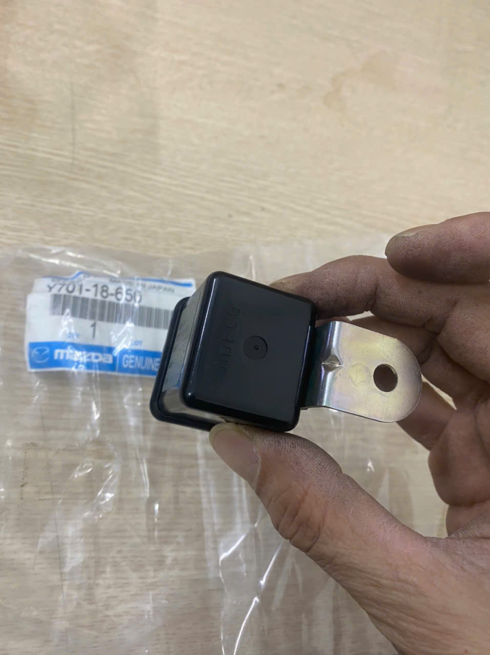 Rơ le sấy Ford Ranger, điều khiển bugi sấy Ranger MR82B-541