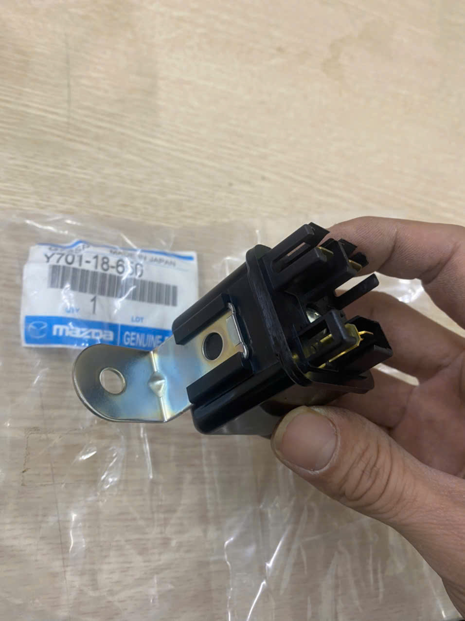 Rơ le sấy Ford Ranger, điều khiển bugi sấy Ranger MR82B-541