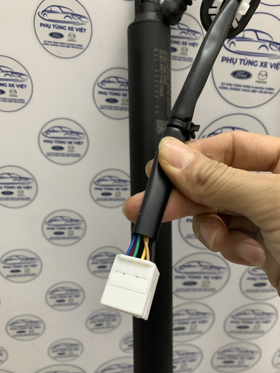 Thanh chống cửa hậu Ford Territory NS1404C84AA NS1404C85A