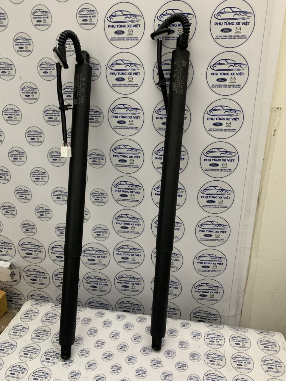 Thanh chống cửa hậu Ford Territory NS1404C84AA NS1404C85A