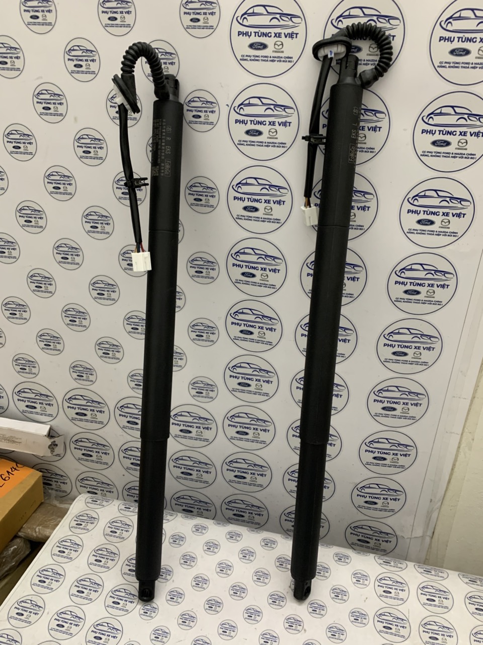 Thanh chống cửa hậu Ford Territory NS1404C84AA NS1404C85A