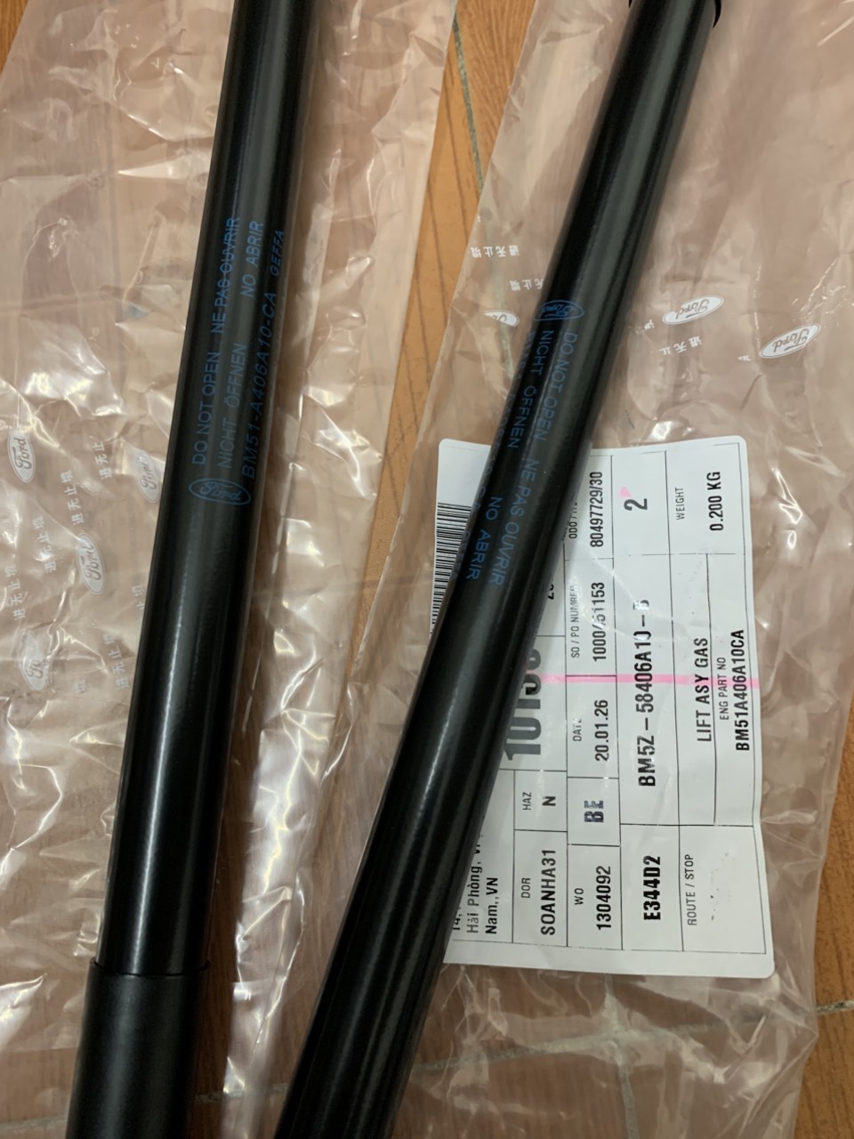 Ty chống cửa hậu Ford Focus BM5Z58406A10B BM51A406A10CA