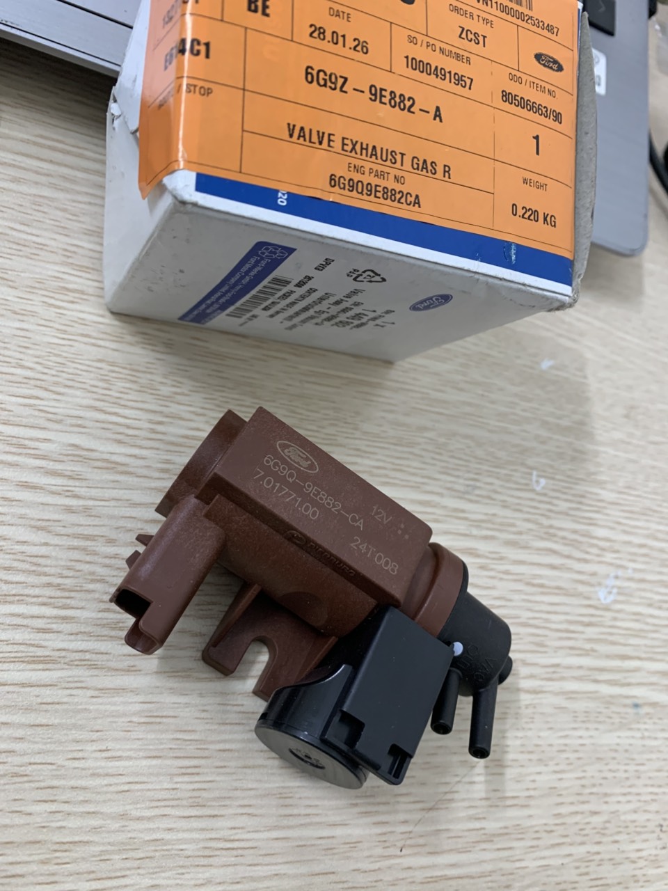 Van chân không Ford Focus 6G9Z9E882A 6G9Q9E882CA