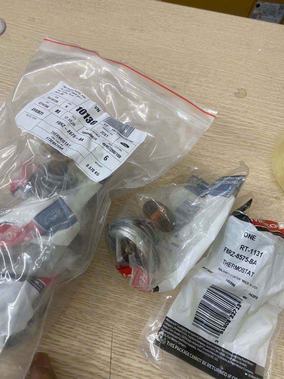 Van hằng nhiệt Ford Mondeo, van hằng nhiệt Escape F8RZ8575BA