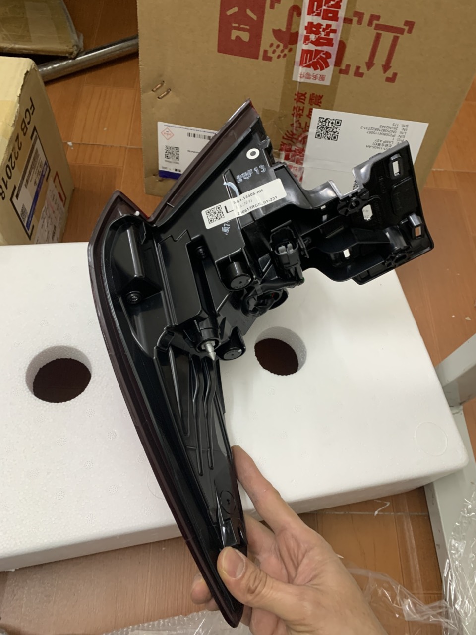 vỏ đèn hậu ngoài Ford Territory, đèn hậu trên hông Ford Territory