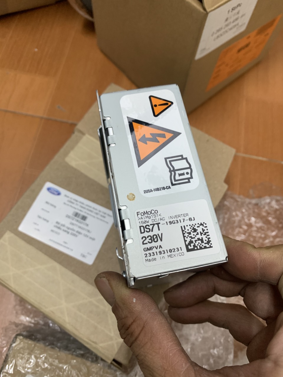 Bộ chuyển đổi nguồn điện Ford Ranger DS7T-19G317-BJ DS7Z