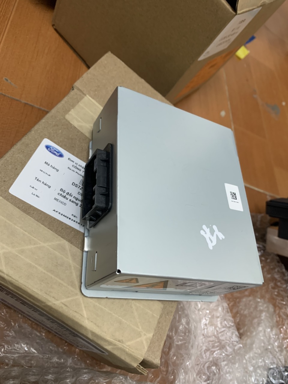 Bộ chuyển đổi nguồn điện Ford Ranger DS7T-19G317-BJ DS7Z