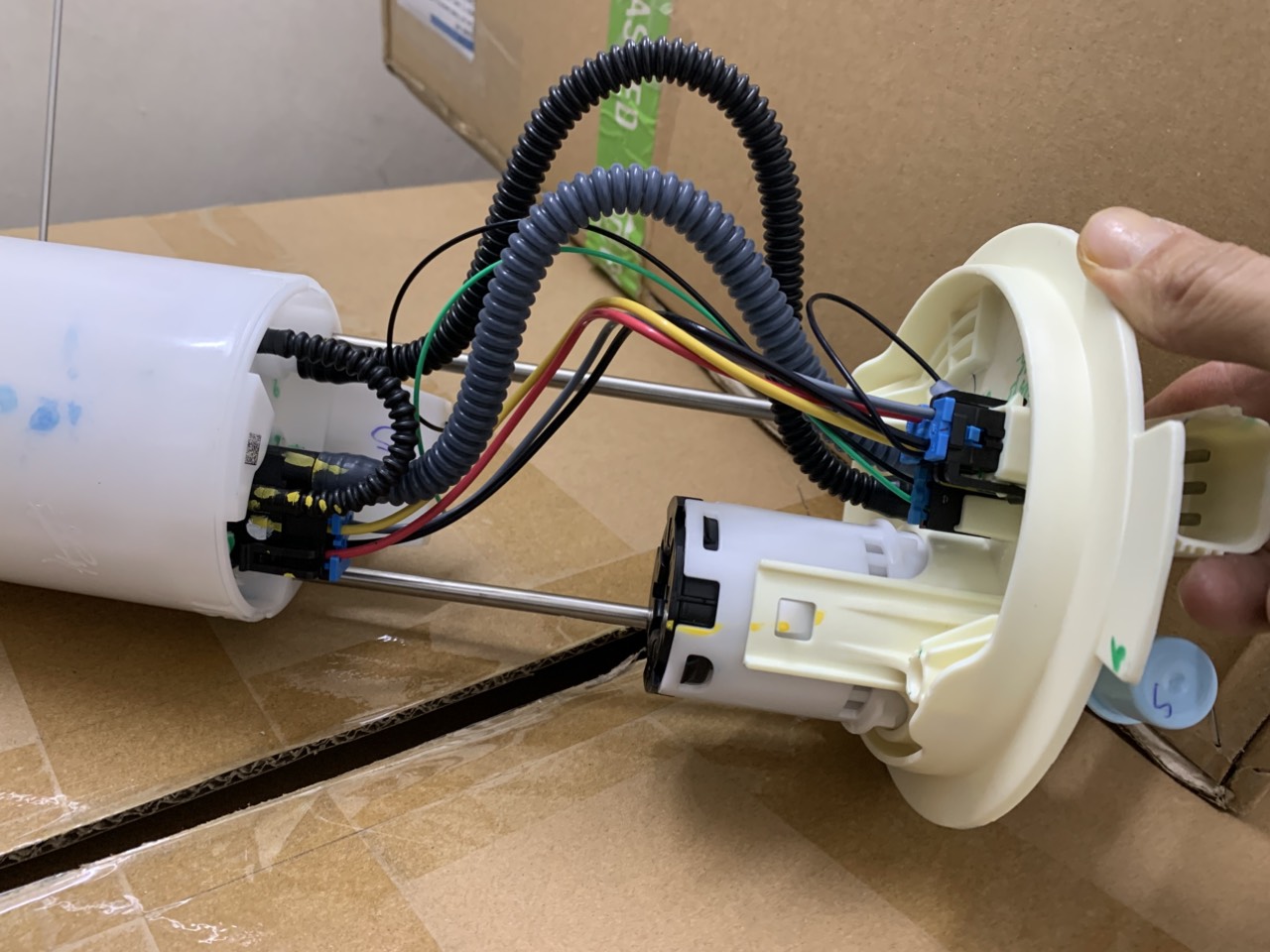 Bơm nhiên liệu thả thùng Ford Ranger 2023 4 5 6 7 MB3Z9H307W