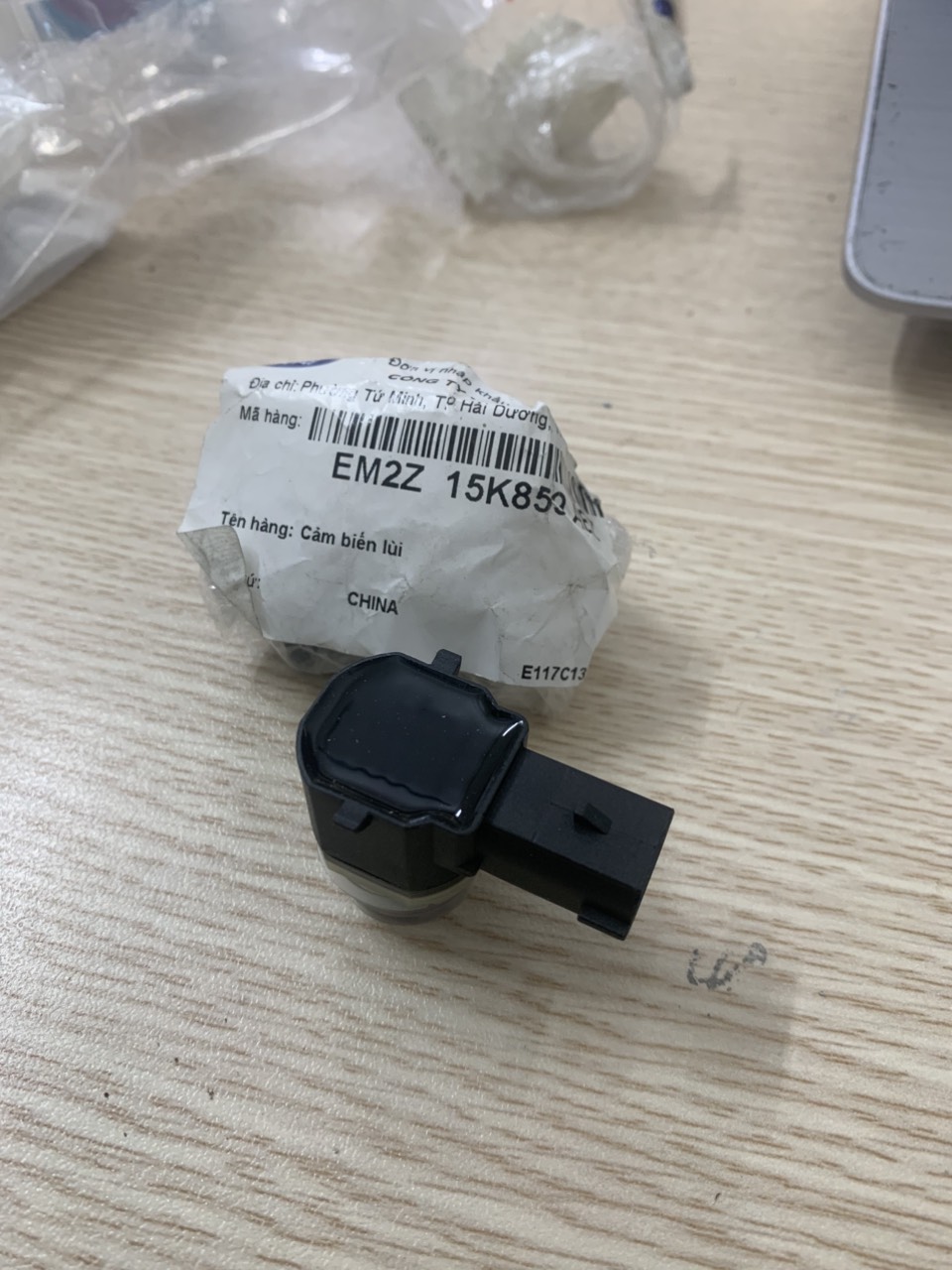 Cảm biến lùi Ford Ranger 3.2 EM2T15C868AAW EM2T-15C868-A